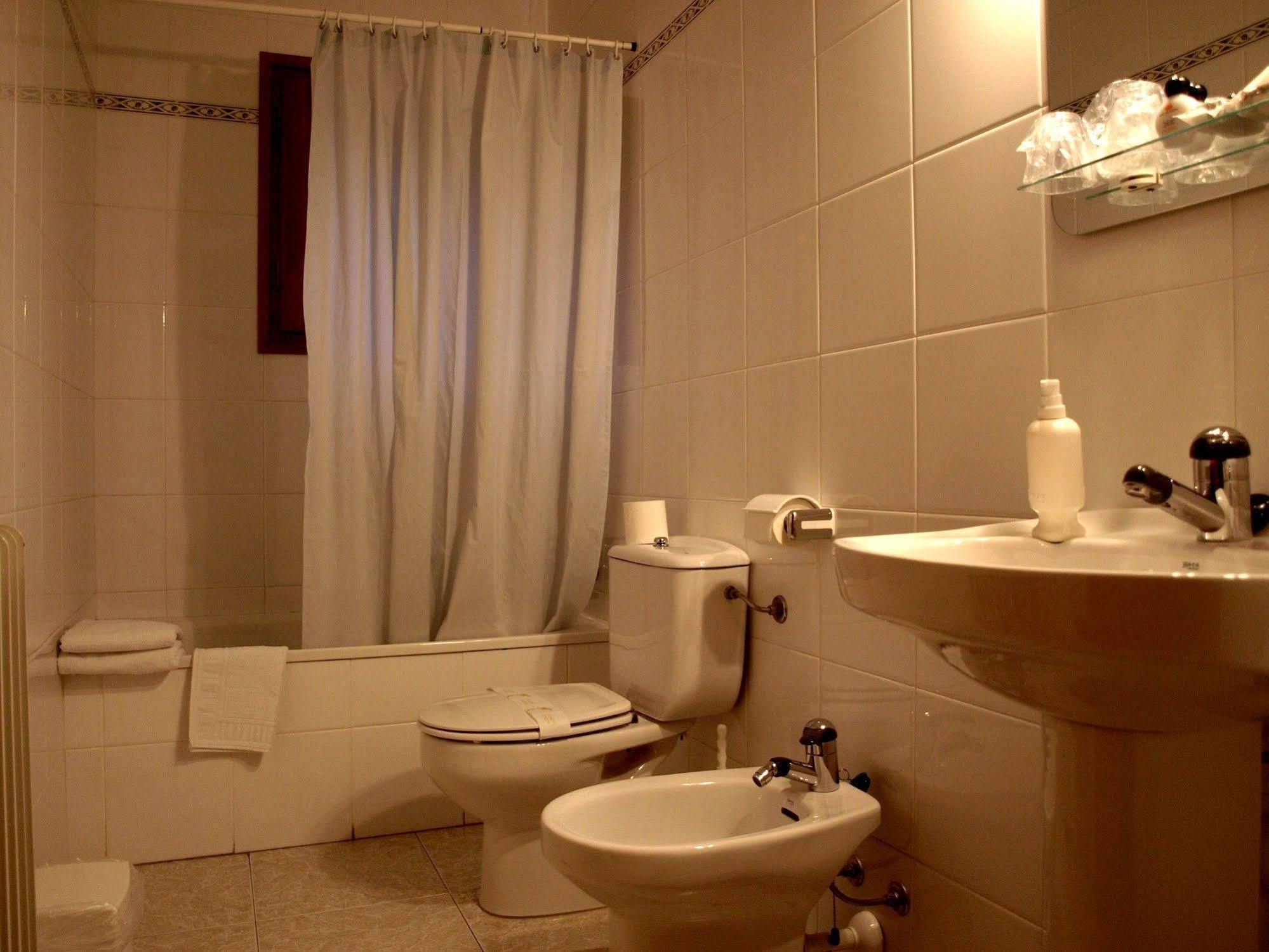 Hotel La Farga Ripoll Bagian luar foto